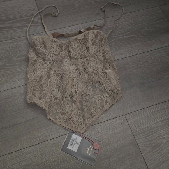 House Of CB Fernanda Semisheer Crop Lace Camisole - Picture 5 of 7